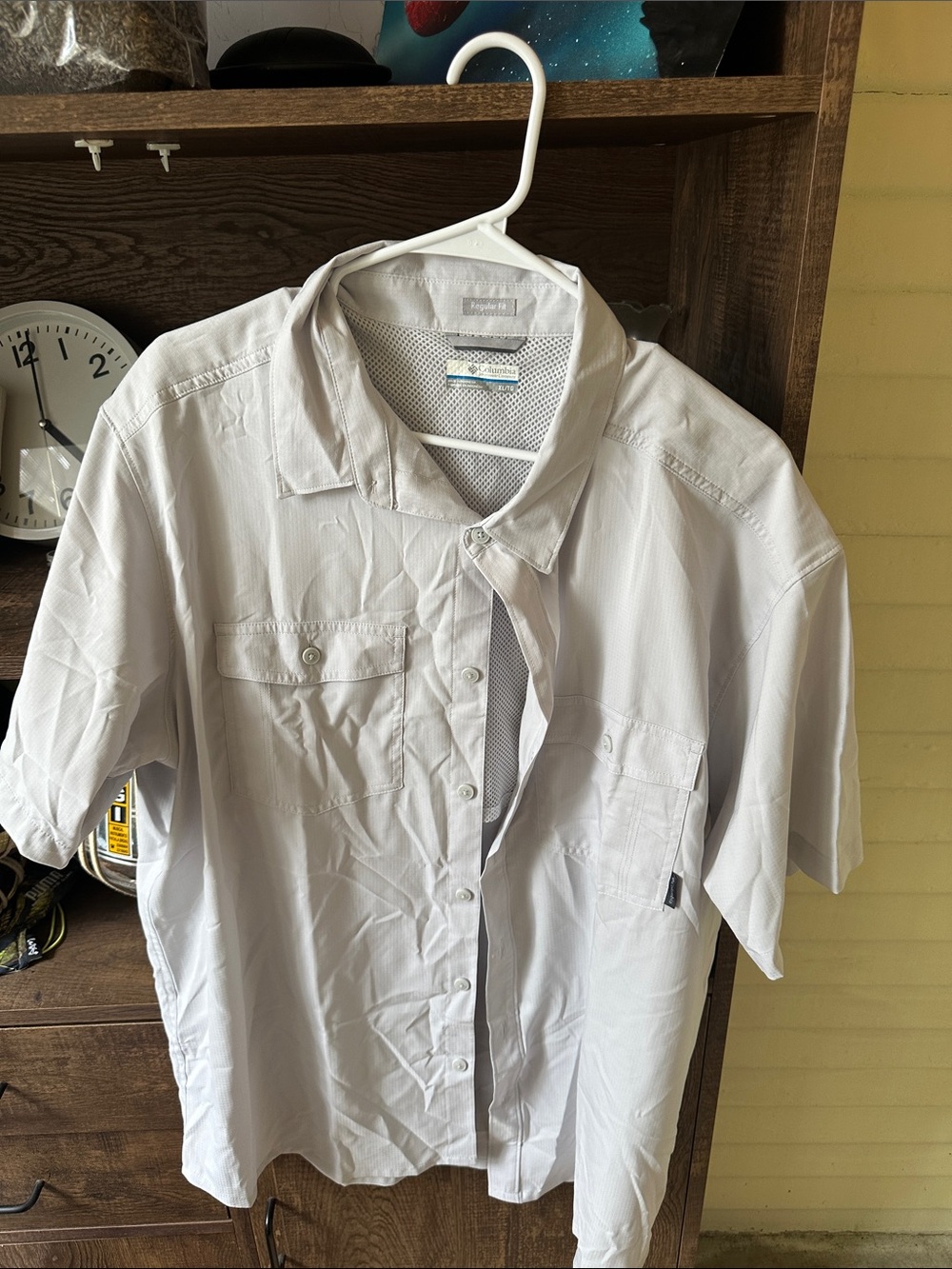 Columbia Light Gray Short Sleeve Mesh-Lined Shirt